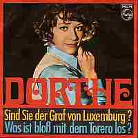 Sind Sie der Graf von Luxemburg ? ----- Dorthe Kollo ----- 
Dorthe Kollo ist eine Schlagersängerin mit dänischen Wurzeln, war bis 1977 mit Rene Kollo verheiratet.<br>
Der Titel "Sind Sie der Graf von Luxemburg ?" stammt aus dem Jahr 1968 und hat es in Deutschland bis auf Platz 5 in den Charts geschafft.<br>
Andere bekannte Titel von Dorthe Kollo sind "Wärst Du doch in Düsseldorf geblieben", "Junger Mann mit roten Rosen", "Blondes Haar am Paletot" sowie "Jeder Schotte".<br>
