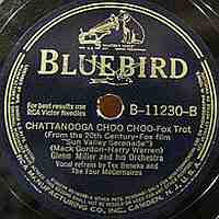 Chattanooga Choo Choo ----- Glenn Miller ----- 
"Chattanooga Choo Choo," ist ein Swingtitel dessen Version von Glenn Miller im Jahr 1941 23 Wochen in den amerikanischen Top Top war und von einer Fahrt mit einer Damplok handelt<br>
Glenn Miller war zwar ein Jazzkomponist, dieses Lied hingegen stammt aus der Feder von Mack Gordon und Harry Warren.<br>
In Deutschland bekannt ist die gecoverte und auf Erich Honecker bezogene Version von Udo Lindenberg "Sonderzug nach Pankow" aus dem Jahr 1983.<br>
