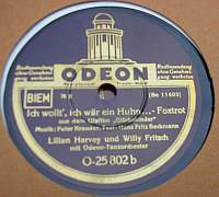 Ich wollt ich wr ein Huhn ----- Willy Fritsch & Lilian Harvey ----- 
Willy Fritsch war ein deutscher Schauspieler und trat überwiegend mit  Lilian Harvey gemeinsam in Filmen auf.<br>
Das Lied "Ich woll ich wär ein Huhn" ist aus einem dieser Filme.<br>
Es handelt sich hier um den Film "Glückskinder" aus dem Jahr 1936.<br>
Von Willy Fritsch wurde auch u.a. gesungen "Ich tanze mit Dir in den Himmel hinein" oder aber "Wir zahlen keine Miete mehr "<br>
