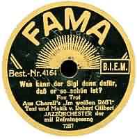 Was kann der Sigismund dafr ----- Diverse ----- 
"Was kann der Sigismund dafr dass er so schn ist" ist ursprnglich aus dem Singspiel "Im weien Rl" aus der Urauffhrung von 1930.<br>
Mittlerweile gab es natrlich Verfilmungen dieses Singspieles, einen richtig originalen Interpreten hingegen gibt es nicht.<br>
Wenn berhaupt kommen als original Interpreten Max Hansen oder aber Siegfried Arno in Frage.<br>
Jahre oder vielmehr Jahrzehnte spter gab es weitere Interpretationen von Peter Kraus, Peter Alexander und Theo Lingen.<br>
