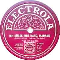 Ich ksse Ihre Hand Madame ----- Austin Egen ----- 
"Ich ksse Ihre Hand Madame" ist ein Schlager aus dem Jahr 1928, die Interpretation von Austin Egen ist nur eine von vielen.<br>
Eine weitere, wenn nicht sogar die bekanntere Version, ist die von Richard Tauber.<br>
Das Lied wurde brigens auch in dem gleichnamigen Spielfilm ein Jahr spter aufgefhrt.<br>
