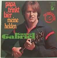 Papa trink Bier ----- Gunter Gabriel ----- 
Gunter Gabriel ist ein deutscher Snger, Songwriter und Komponist der seine bekanntesten Hits in den 70iger Jahren hatte.<br>
Zu diesen Hits gehrt das Lied "Papa trinkt Bier" aus dem Jahr 1977 das mit Platz 19 der Charts sogar eher zu den erfogloseren Titeln gehrt.<br>
Weitaus erfolgreicher waren die Songs
"Der 30-Tonner Diesel" , "Hey Boss- Ich brauch mehr Geld" und
"Komm unter meine Decke".
