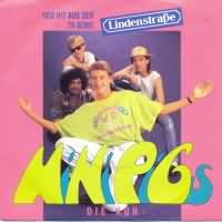 Die Kuh ----- MiniPigs ----- 
Der Song "Die Kuh" aus dem Jahr 1988 ist ein Beispiel dafür, wie Lieder, welche in Serien und Filmen gespielt werden, es in die Charts schaffen können.<br>
Dieser Song wurde in der TV-Serie "Lindenstrasse" gespielt, am Schlagzeug war Christian Kahrmann alias Benny Beimer.<br>
"Die Kuh" schaffte es auf Platz 20 in den deutschen Singlecharts.<br>
Interessant ist, dass die anderen Musiker der "fiktiven" Band "Mini Pigs" professionelle Mitglieder der Band "Steinwolke" waren.<br>
