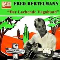 Der Lachende Vagabund ----- Fred Bertelmann ----- Vorlage für den Liedtitel "Der Lachende Vagabund" war der Song "Gamblers Guitar" von Jim Lowe.<br>
"Der Lachende Vagabund" wurde 1958 von Electrola vertrieben (10 Wochen Platz 1 in den deutschen Singlecharts) im gleichen Jahr erschien ein gleichnamiger Film, in dem Fred Bertelmann auch die Hauptrolle spielte.<br>
 