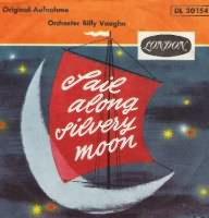 Sail Along, Silvry Moon ----- Billy Vaughn ----- 
Billy Vaughn (Richard Smith Vaughn) war ein amerikanischer Orchester-Musiker der in den 50iger und 60iger Jahre fast 20 Hits in den deutschen Singlecharts hatte.<br>
"Sail Along, Silvry Moon" aus dem Jahr 1957 war einer dieser Charthits und schaffte es ebenso wie der Titel "La Paloma" und "Wheels" sogar auf den ersten Platz.<br>
Billy Vaughn hat viele Lieder nachgespielt, darunter auch "Blue Hawaii" , "Aloha-Oe" , "Mortgen" und "Blueberry Hill".<br>
