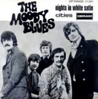 Nights in white satin ----- The Moody Blues ----- 
"The Moody Blues" sind eine Rockband aus England die 1964 gegrndet wurde.<br>
"Nights in White Satin" aus dem Jahr 1967 ist einer von drei Titeln welche es in die deutschen Charts geschafft haben.<br>
Die anderen beiden Titel sind "Question" und "Your Wildest Dreams".<br>
"Nights in White Satin" wurde brigens auch in spanisch von den Moody Blues gesungen und mehrfach gecovert und nachgespielt, u.a. von Chris de Burgh, Michael Holm, Franz Lambert, Helmut Lotti James Last, Jennifer Rush, Nana Mouskouri, Nancy Sinatra, Semino Rossi, Peter Hofmann, Richard Clayderman, Juliane Werding und Dalida.<br>
