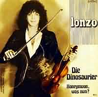 Die Dinosaurier ----- Lonzo ----- 
Lonzo (Lorenz Westphal) auch genannt "Der Teufelsgeiger von Eppendorf" war ein deutscher Musiker der auch in Bands und Gruppen wie der Renterband oder Leinemann aktiv war.<br>
Der erfolgreichste Hit war mit Gottfried zusammen der Titel "Hamburg 75".<br>
Bekannt jedoch ist von ihm auch der Titel "Die Dinosaurier werden immer trauriger" aus dem Jahr 1980<br>
